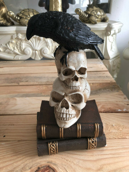 Totenschädel mit  Figur Skull Gothic Hut Buch Halloween Dekoration H28 cm 